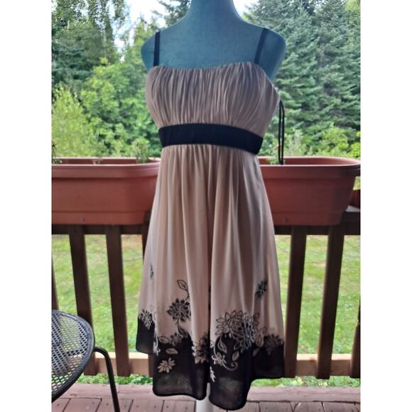 S.L. Fashions Dresses & Skirts - S.L. Fashions Woman's Dress Sz 10 w/Empire Waistline Black & Tan Floral Detail